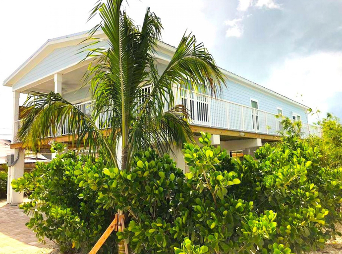 Room 5, 1 Beautiful 4 Bed 3 Bath Pool Home w Free Dock, Monroe
