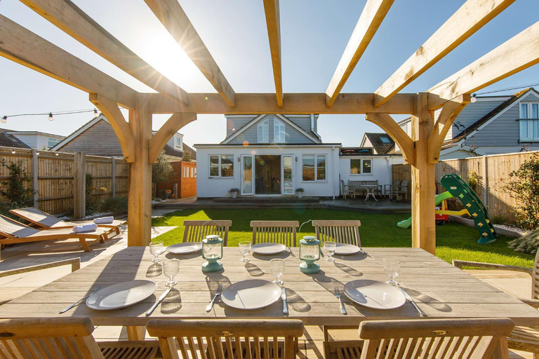 Food & Drinks, 4BR Beach House sleeps 10 - 5 mins walk to the Sea, West Sussex