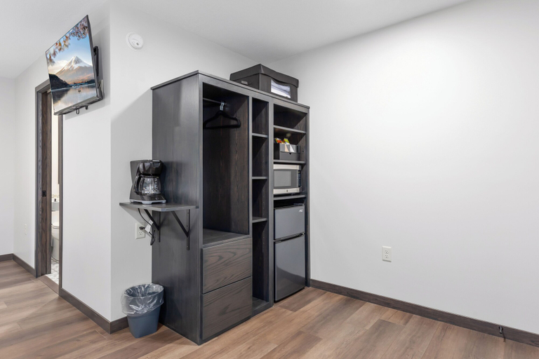 Others 5, River View Lodge, Aitkin