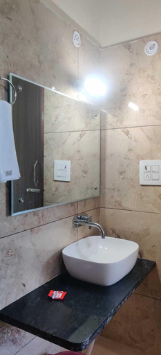 Bathroom 3, Karans corbett motel, Nainital
