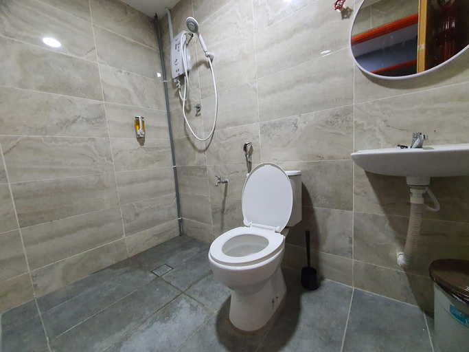 Bathroom 3, My Capsule Hotel - Self check-in, whatsapp only, Johor Bahru