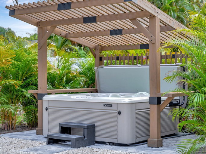 Room 4, 4b 2b w Hot Tub BBQ Firepit 9mins to Beach, Pinellas