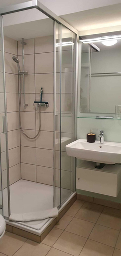 Bathroom 3, Berggasthof Willy Merkl, Miesbach