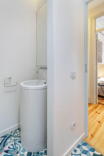 Bathroom 4, Luxury Stay In Prime Location W/ Ac, Lift & Private Patio, Lisbon