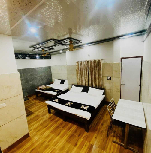Bedroom 5, Hotel Sunrahi, Bijnor