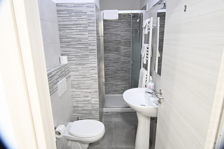 Bathroom 5, Appia Antica Guest House, Rome