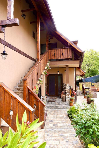 Others 5, Casa Felice, Brasov