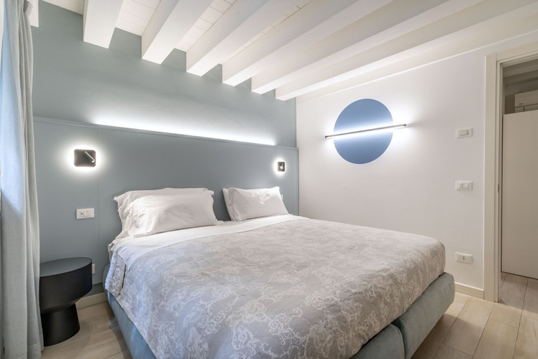 Room 5, The Blue Light by Wonderful Italy, Venezia