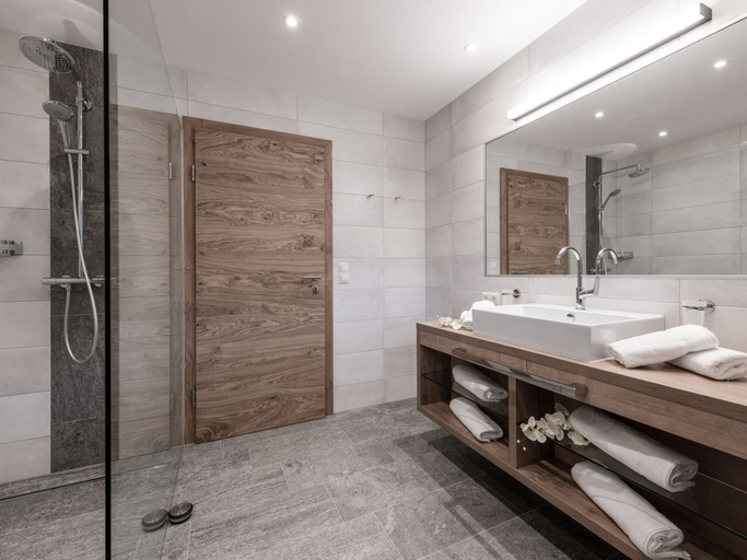 Bathroom 4, Farmhouse in Schwendau With Ski Storage, Schwaz