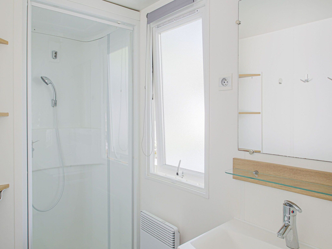 Bathroom 3, Swanky Mobile Home in Saint Jean de Monts Near Seabeach, Vendée