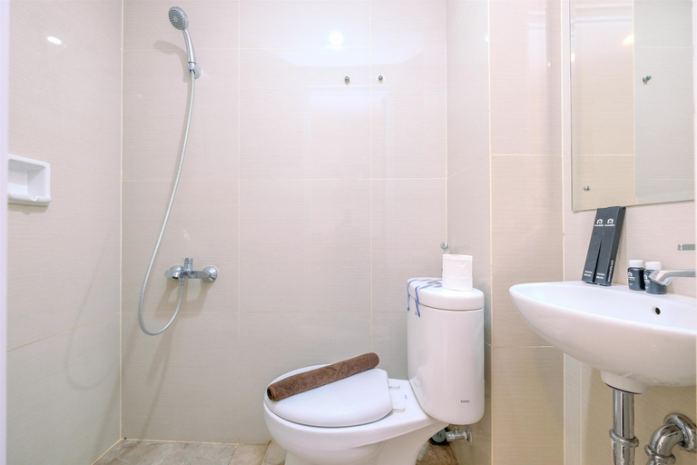 Bathroom 5, Gorgeous Studio Loft Apple 1 Condovilla Apartment By Travelio, Jakarta Selatan