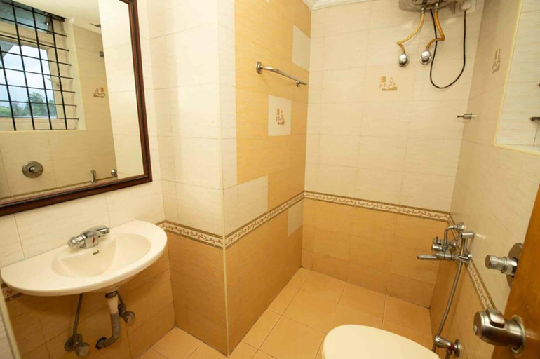 Bathroom 3, Lazo Silver Lake, The Nilgiris
