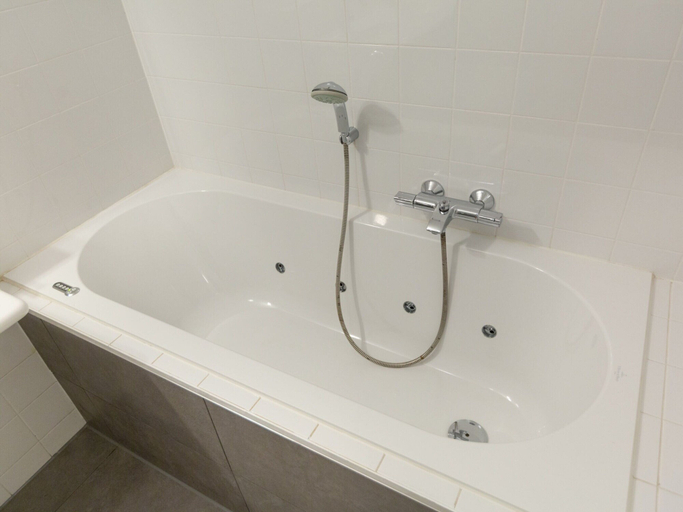 Bathroom 3, Apartment in Den Haag for 5 Person, The Hague