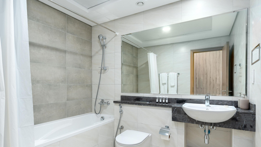 Bathroom 3, The Bay with Stunning Views by Bespoke, Dubai