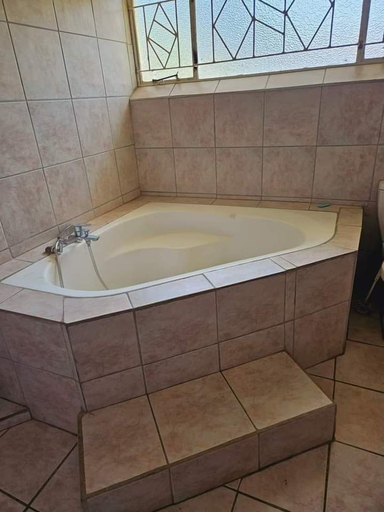 Bathroom 3, Golden gate guesthouse 0787391431, Ngaka Modiri Molema