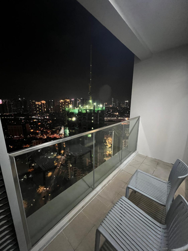 View 3, 1 br Uptown BGC condo with balcony, Taguig