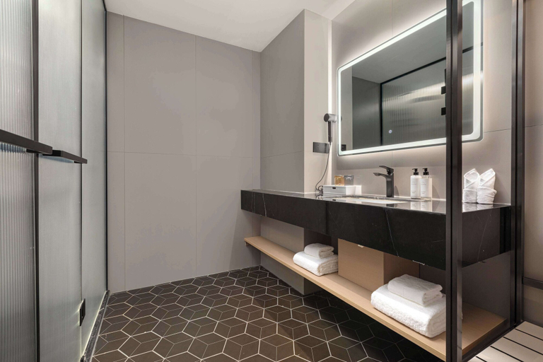 Bathroom 4, Microtel By Wyndham Xian Beilin, Xi'an