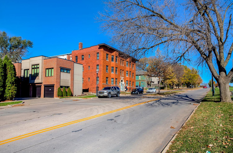 Navarre Apartments, Polk