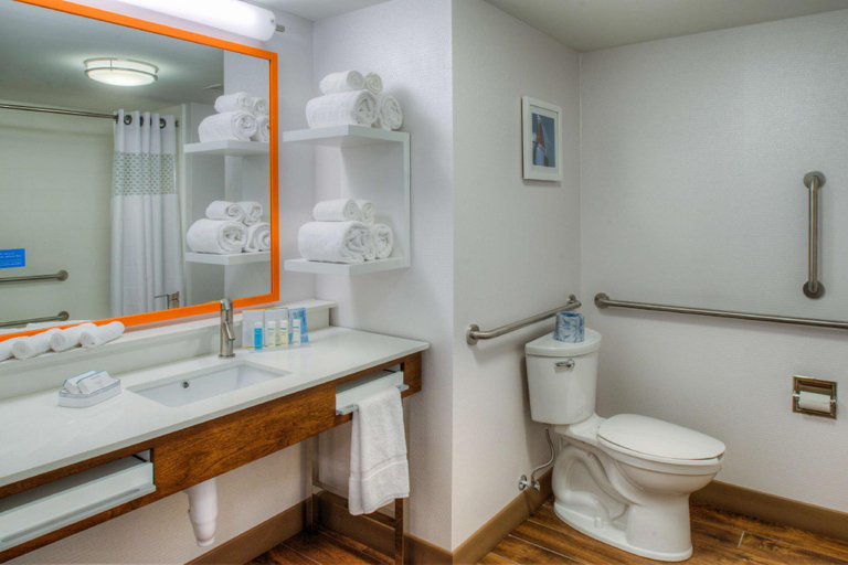 Bathroom 16