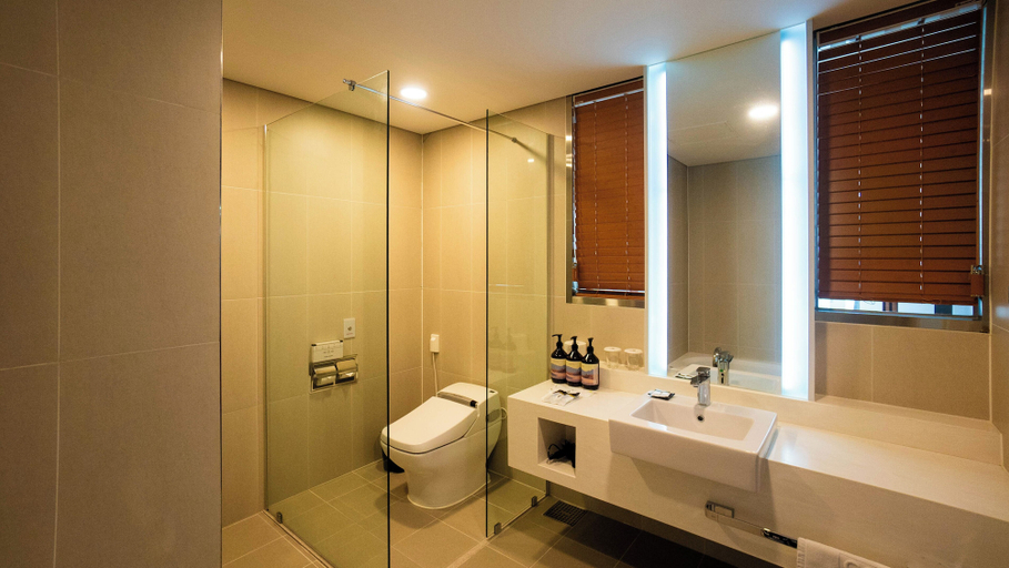 Bathroom 5, Incheon Airport Global Hotel & Suites, Jung