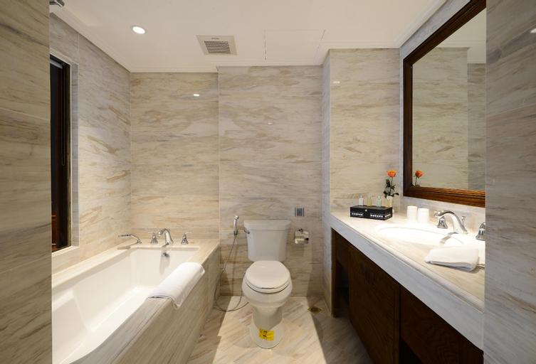 Bathroom 18
