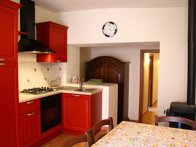 Private kitchen 4, Holiday Home in Canossa With Swimming Pool, Garden, Barbecue, Massa Carrara
