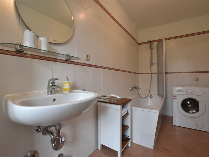Bathroom 3, Historic Apartment in Gerdshagen with Garden, Rostock