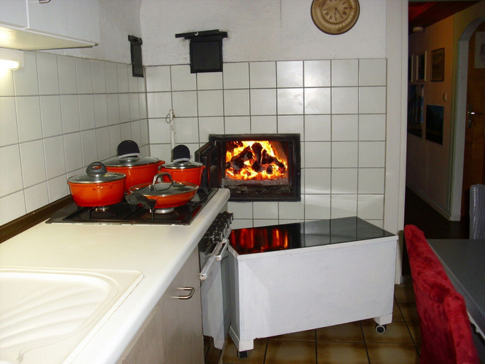 Private kitchen 5, Beautiful apartment in a Black Forest house with conservatory, Waldshut