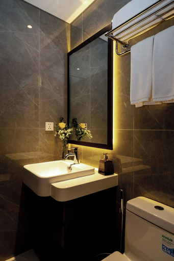 Bathroom 5, The Gloria Serviced Apartment by Silk Path, Ba Đình