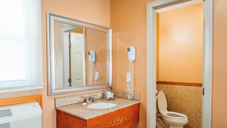 Bathroom 3, Quiet Corner Inn Brooklyn, Windham