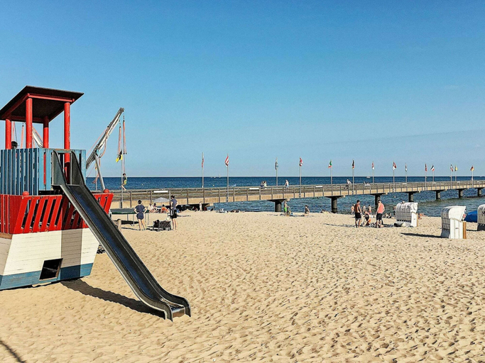 Beach 2, 6 Person Holiday Home in Grossenbrode, Ostholstein
