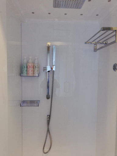 Bathroom 4