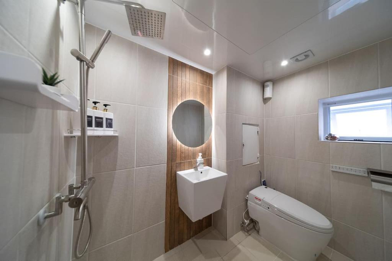 Bathroom 3, Stay moment, Suyeong
