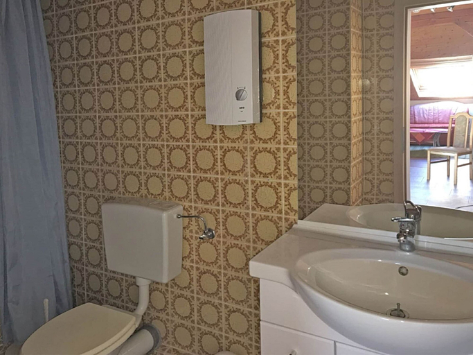 Bathroom 4, Cozy Apartment in Ellar With Garden, Limburg-Weilburg