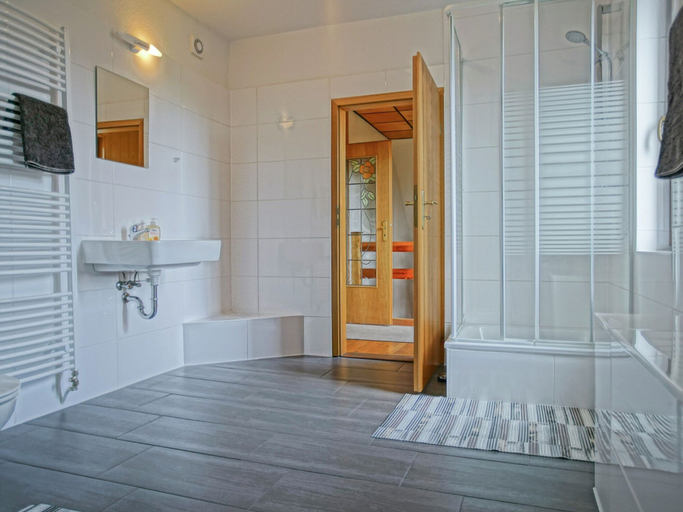 Bathroom 3, Unterkunft in Monkebude mit Eigenem Garten, Vorpommern-Greifswald