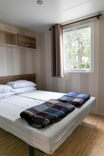 Bedroom 2, Camping Tucan - Mobile Homes by Lifestyle Holidays, Girona