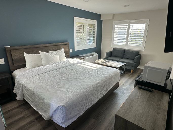 Bedroom 5, Royale Inn Motel, Los Angeles