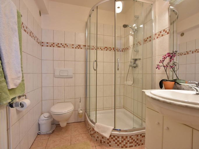 Bathroom 4, Cosy Apartment in Pepelow near Baltic Sea, Rostock