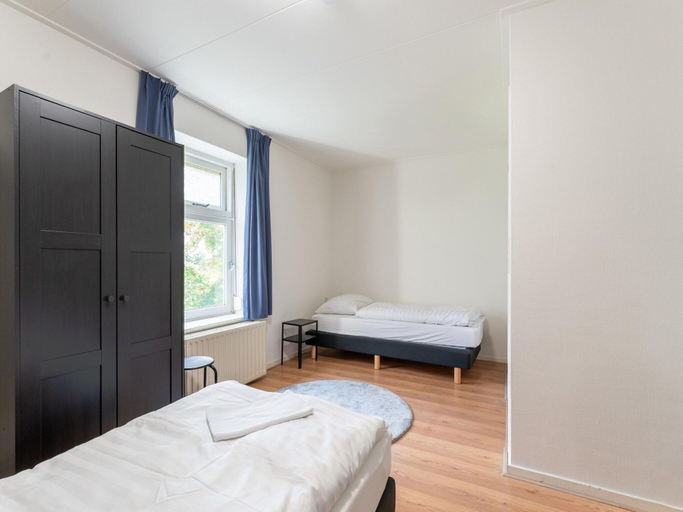 Room 4, Spacious Farmhouse in Silvolde With Garden, Wisch