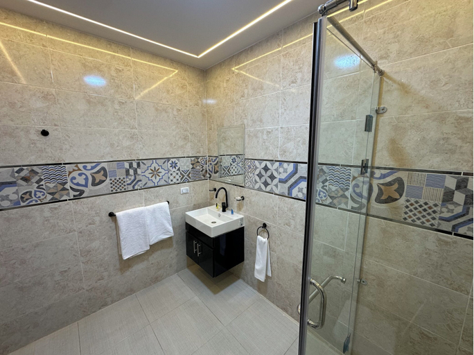 Bathroom 4, Night Pyramids Inn, Al-Ahram
