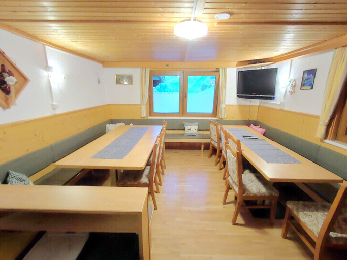Food & Drinks 5, Group Holiday Home in Hippach With Dreamy Views, Schwaz