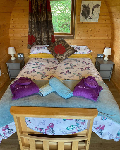 Others 5, luxury pod with hot tub, Herefordshire