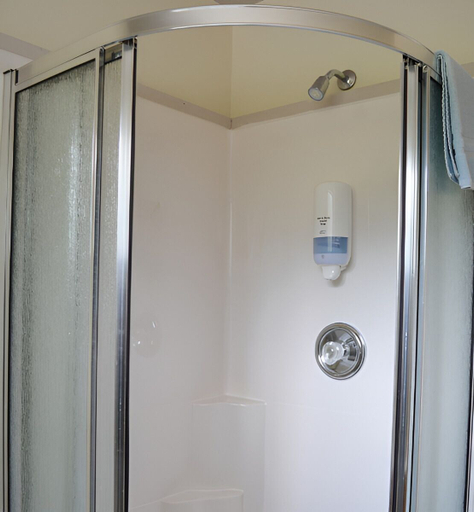 Bathroom 3, Lions Head Beach Motel & Cottages, Bruce