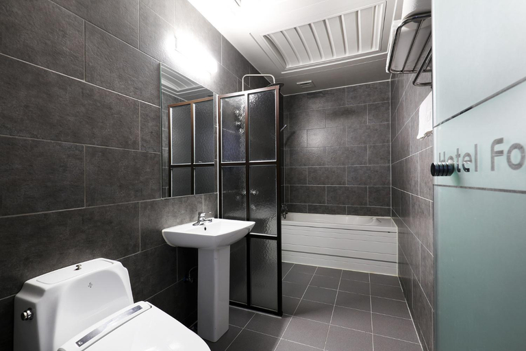 Bathroom 5, bolton hotel, Gwangsan