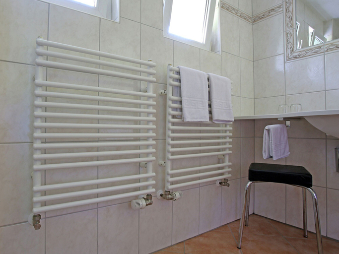 Bathroom 3, Modern Apartment in Sauerland With Balcony, Hochsauerlandkreis