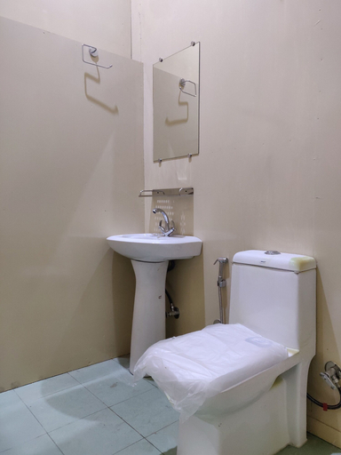 Bathroom 3, Arudhara Kuteer, Kullu