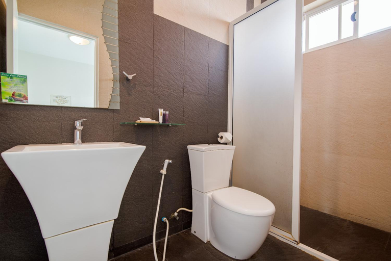 Bathroom 5, The Beach Village Resort, K. Sam Roi Yot