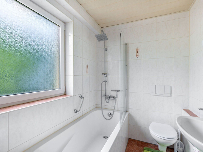 Bathroom 4, Cosy Apartment in Dresden With Balcony and Swimming Pool, Dresden
