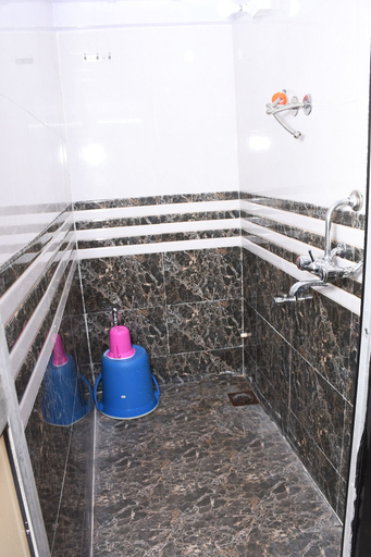 Bathroom 4, AFRA DORMITORY, Mumbai Suburban