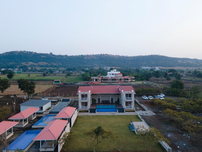 Isola Luxury Farm Suites, Nashik